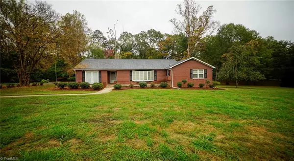 513 Virginia DR, Yadkinville, NC 27055