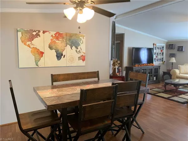 King, NC 27021,1040 Rose LN