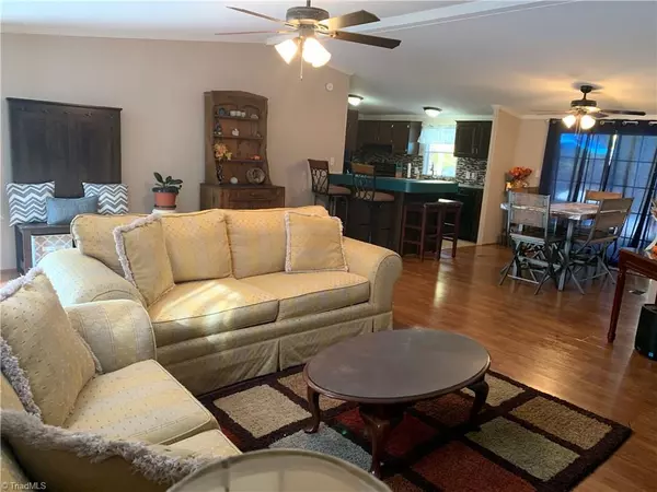 King, NC 27021,1040 Rose LN