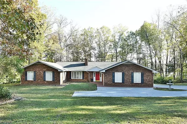 417 Lakeview RD, Mocksville, NC 27028