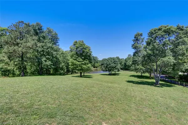 7450 D Strader RD, Summerfield, NC 27358