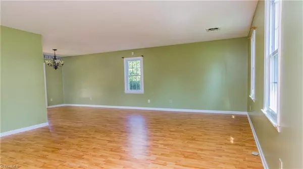 Winston Salem, NC 27106,5108 Hutchins ST