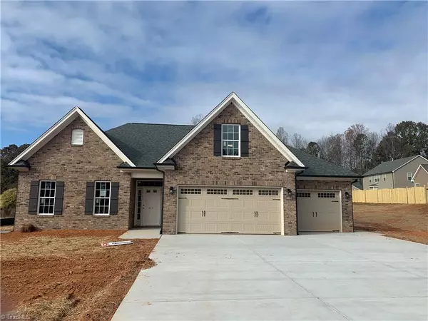 157 Shadow TRL, Clemmons, NC 27012