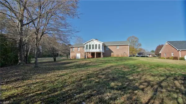 King, NC 27021,113 Barlow CT