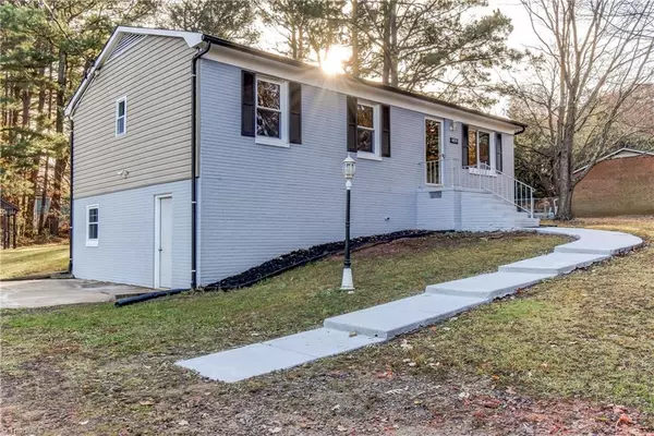 Winston Salem, NC 27105,4831 Thornbrook LN