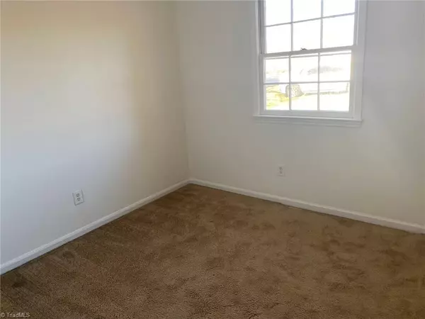 King, NC 27021,1109 W Dalton RD