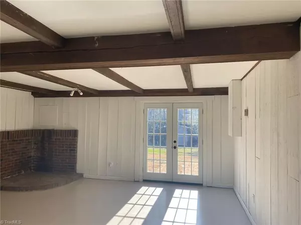 King, NC 27021,1109 W Dalton RD