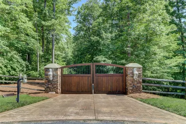 7691 Deboe RD, Summerfield, NC 27358