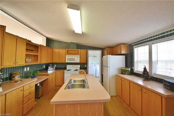 Snow Camp, NC 27349,6647 OAK HOLLOW DR