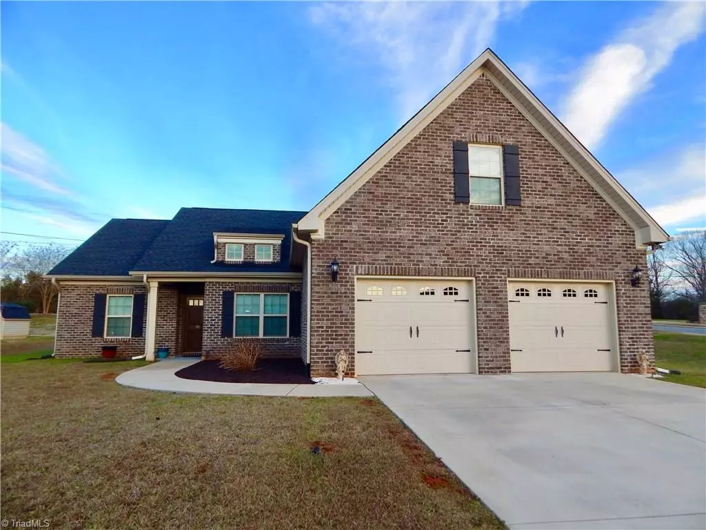 King, NC 27021,100 Alcove CT