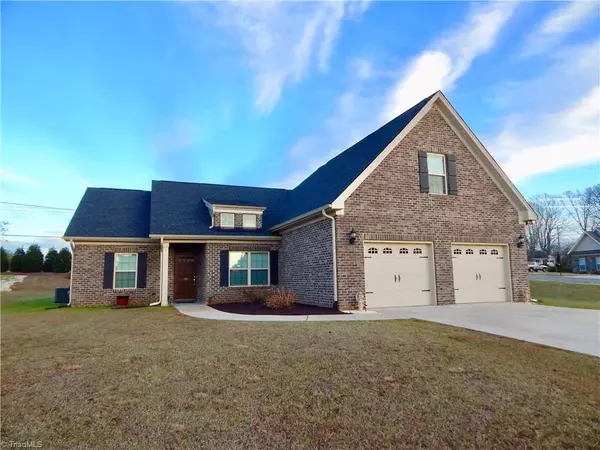 King, NC 27021,100 Alcove CT