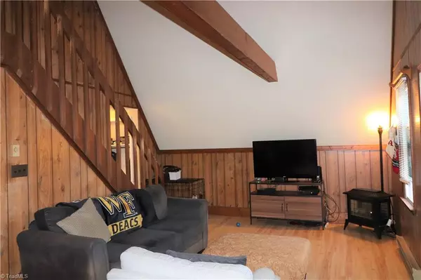 King, NC 27021,162 Trinity DR