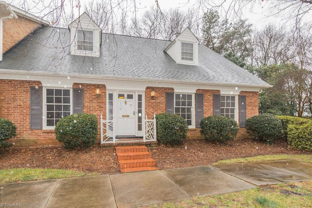 11 Fountain Manor DR #F, Greensboro, NC 27405