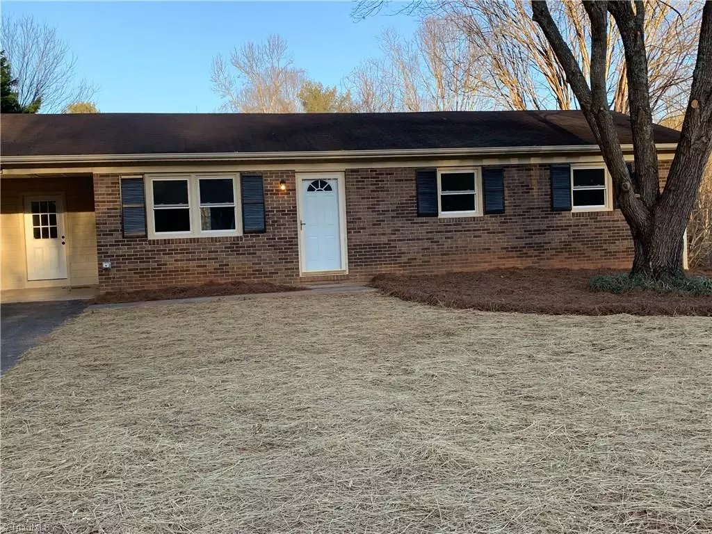 King, NC 27021,107 Brook ST