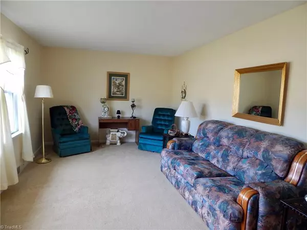 King, NC 27021,232 Greystone DR