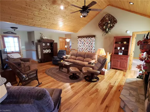 Ennice, NC 28623,28 Lady Hawk LN