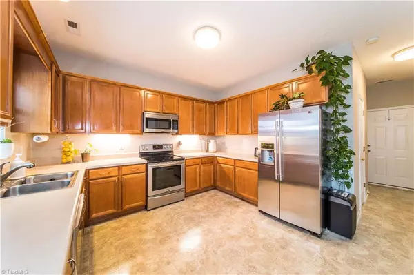 Kernersville, NC 27284,707 Eagle Point DR