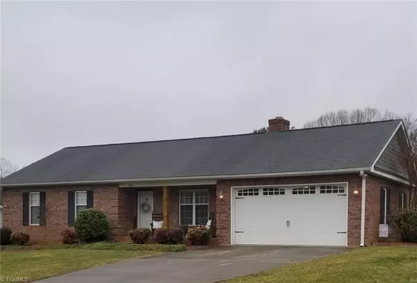 106 Marvin LN, King, NC 27021