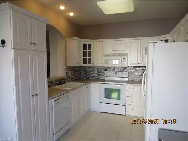 King, NC 27021,104 Kirkleigh CT