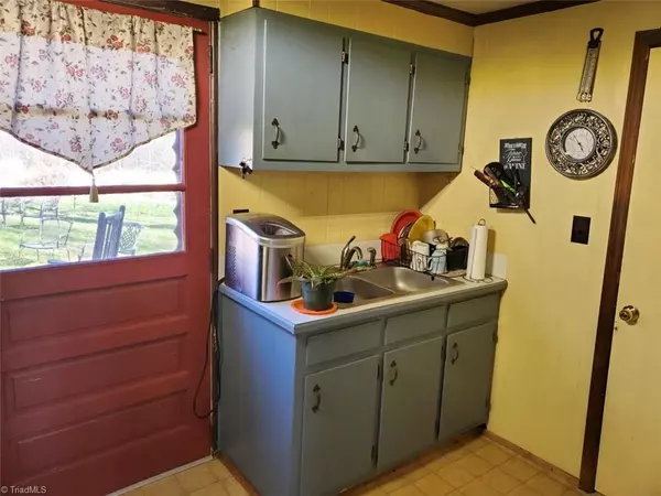 Hays, NC 28635,495 Maple Grove Church RD