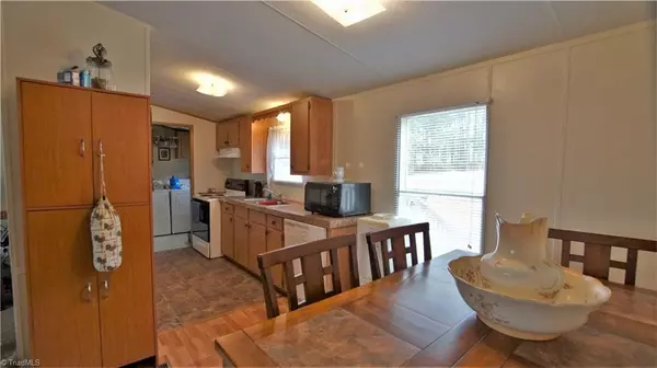 King, NC 27021,112 Hayes DR