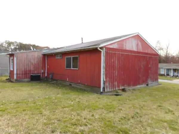 Winston Salem, NC 27107,921 Woodcote DR