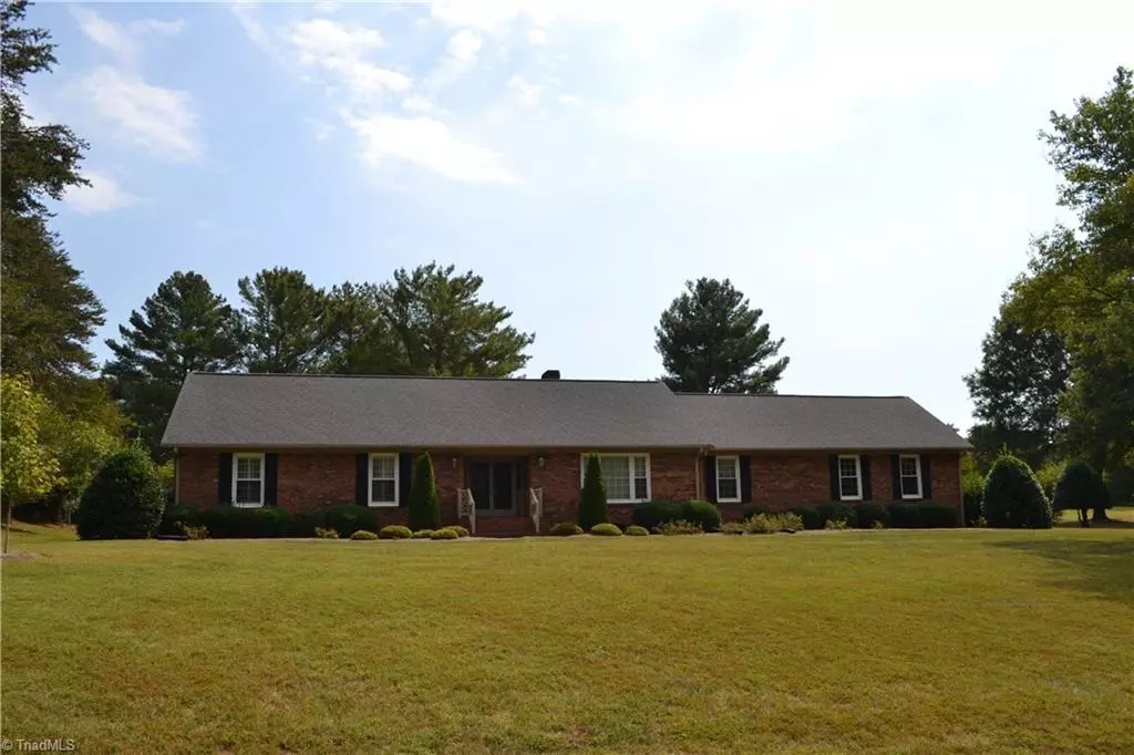 Stoneville, NC 27048,141 Saint Andrews DR