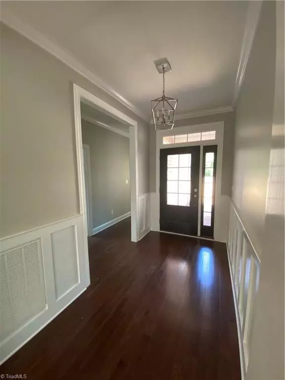 King, NC 27021,521 N Main ST