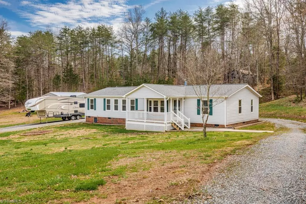 Yadkinville, NC 27055,3904 Meadow LN