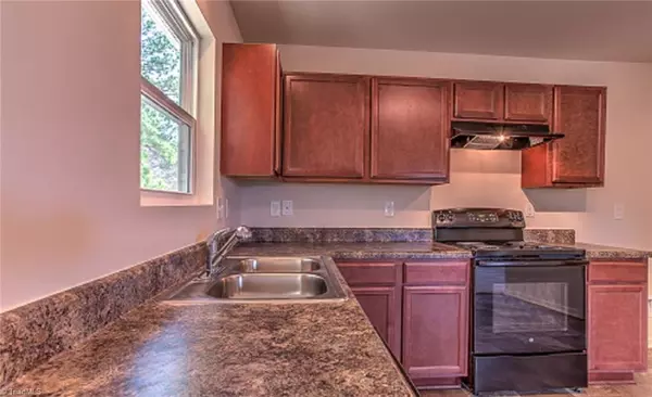 Snow Camp, NC 27349,5254 MERLIN DR