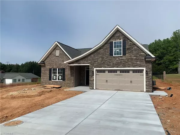 141 Shadow TRL, Clemmons, NC 27012
