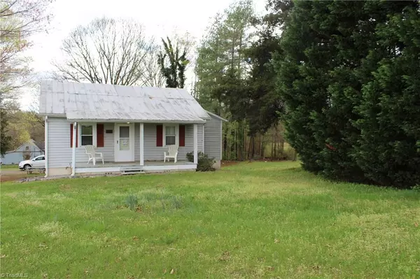 4758 Kinnamon RD,  Winston Salem,  NC 27103