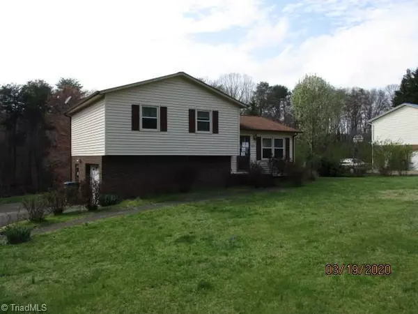 7962 Snyder Farm RD, Tobaccoville, NC 27050