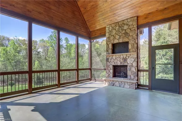 Summerfield, NC 27358,6989 Haw View CT