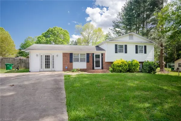 301 Mountainbrook DR, King, NC 27021