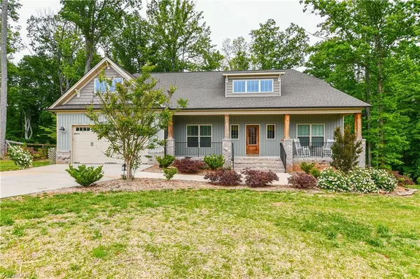 5604 Crooked Oak DR, Summerfield, NC 27358