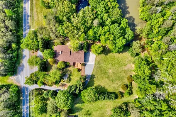 7762 Eversfield RD, Summerfield, NC 27358