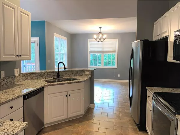 Oak Ridge, NC 27310,7521 Kristen DR