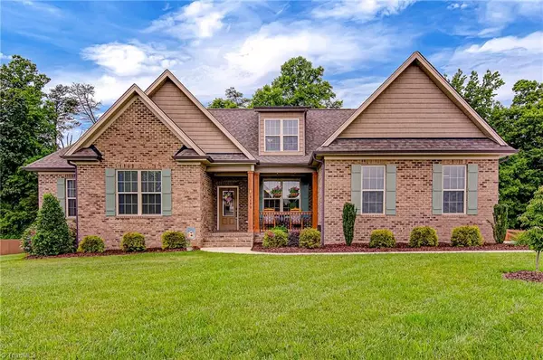 8429 Newgate TRCE, Browns Summit, NC 27214