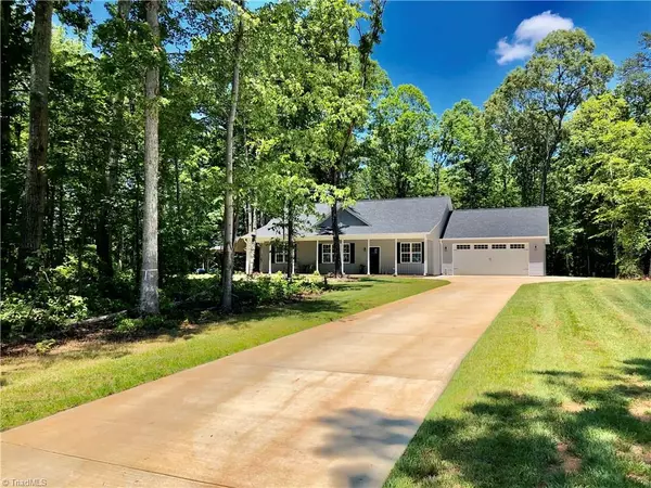 Mocksville, NC 28028,533 Deadmon RD