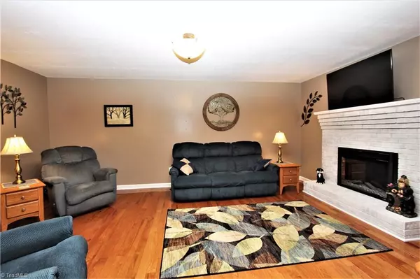 King, NC 27021,113 Asheview CT