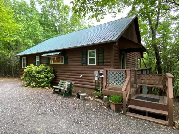 540 Grindstone LN, Millers Creek, NC 28651