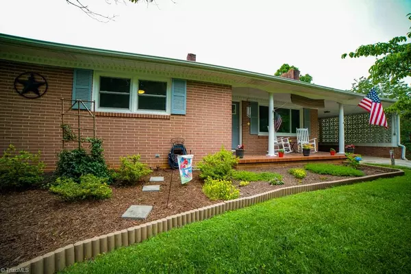 Winston Salem, NC 27107,448 Oaklawn RD