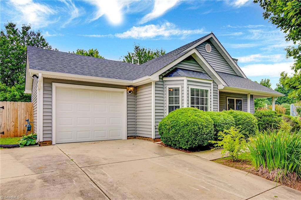 21 Crestbrook CT, Greensboro, NC 27455