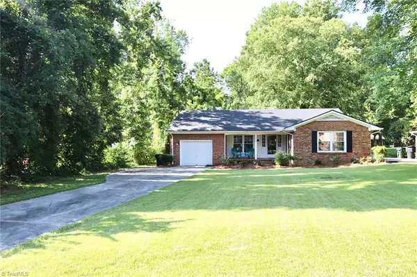 2010 Woodland AVE, Burlington, NC 27215