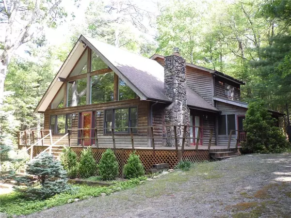 123 Tree Top LN, Roaring Gap, NC 28627