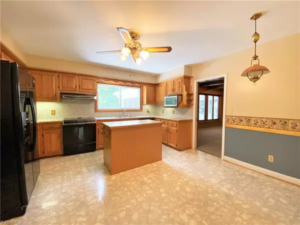 Stoneville, NC 27048,302 Lee ST