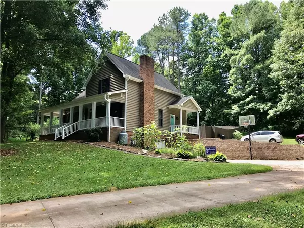 117 N Rosewood LN, King, NC 27021