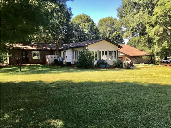 King, NC 27021,1100 Lakeview DR