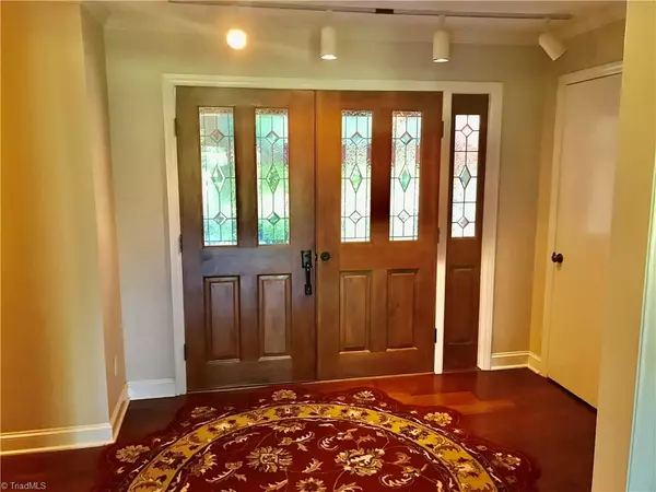 King, NC 27021,1100 Lakeview DR